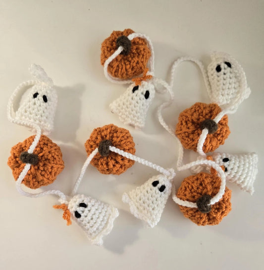 Halloween Ghosts & Pumpkins Garland – Crochet Spooky Party Decor