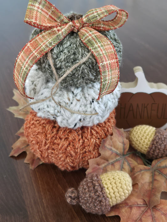 Mini Pumpkin Stack with Acorns – Heirloom Fall Décor