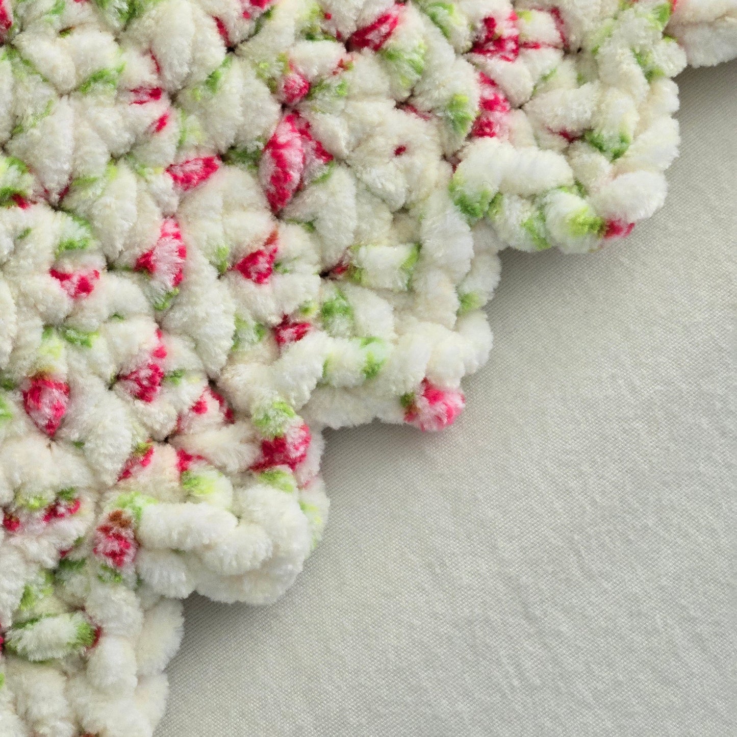 "Fluffy Crochet Rosebud Baby Blanket- Cozy, Comfort Your Bundle of Joy