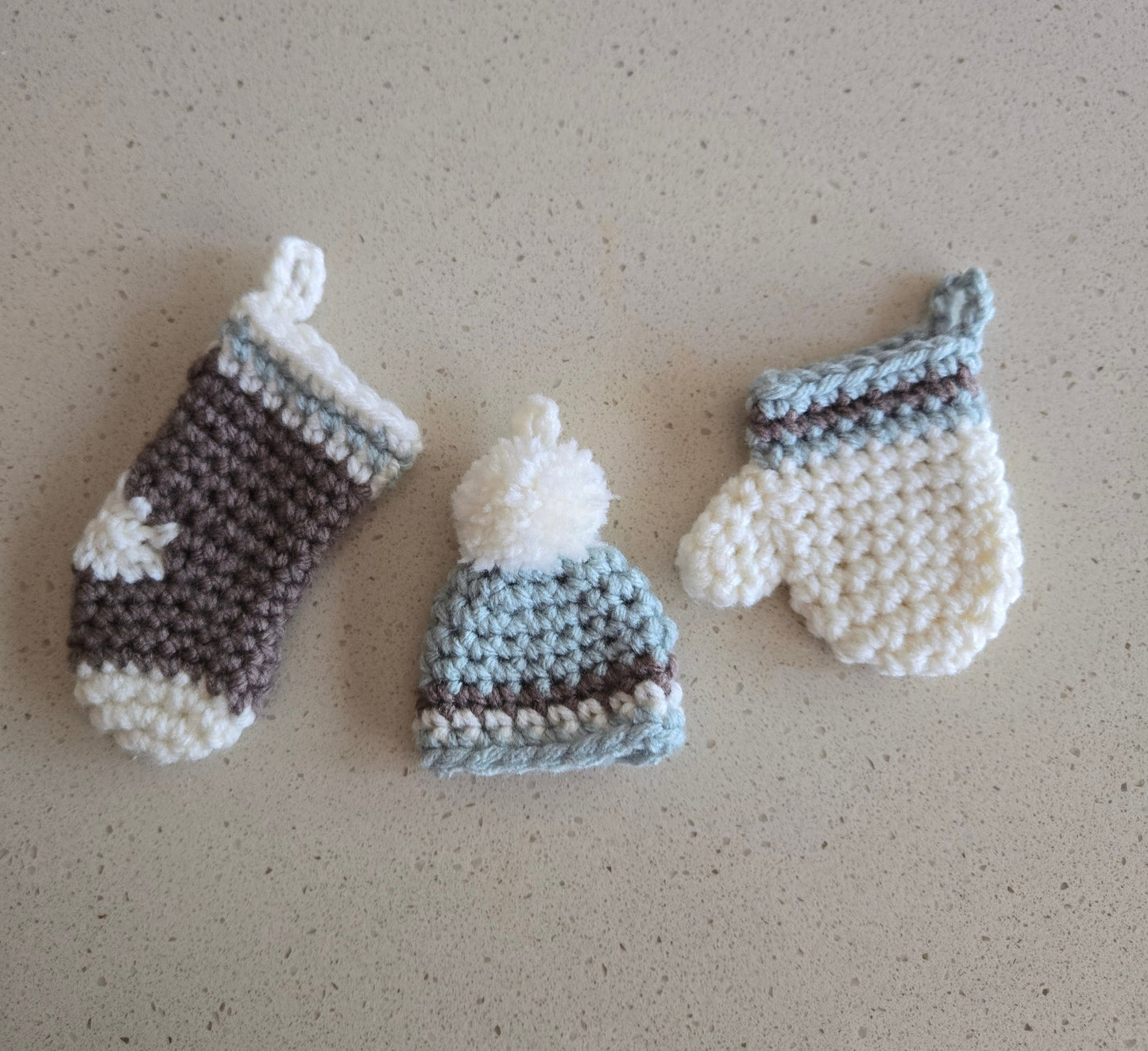 Woodland Calm Crochet Christmas Garland with Mittens, Hats, and Stockings in Soft Green, Cream, and Bark