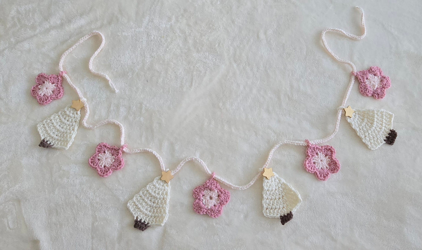 Blush Noel Crochet Christmas Garland – Soft Pink, Rose & Cream