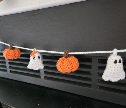 Halloween Ghosts & Pumpkins Garland – Crochet Spooky Party Decor