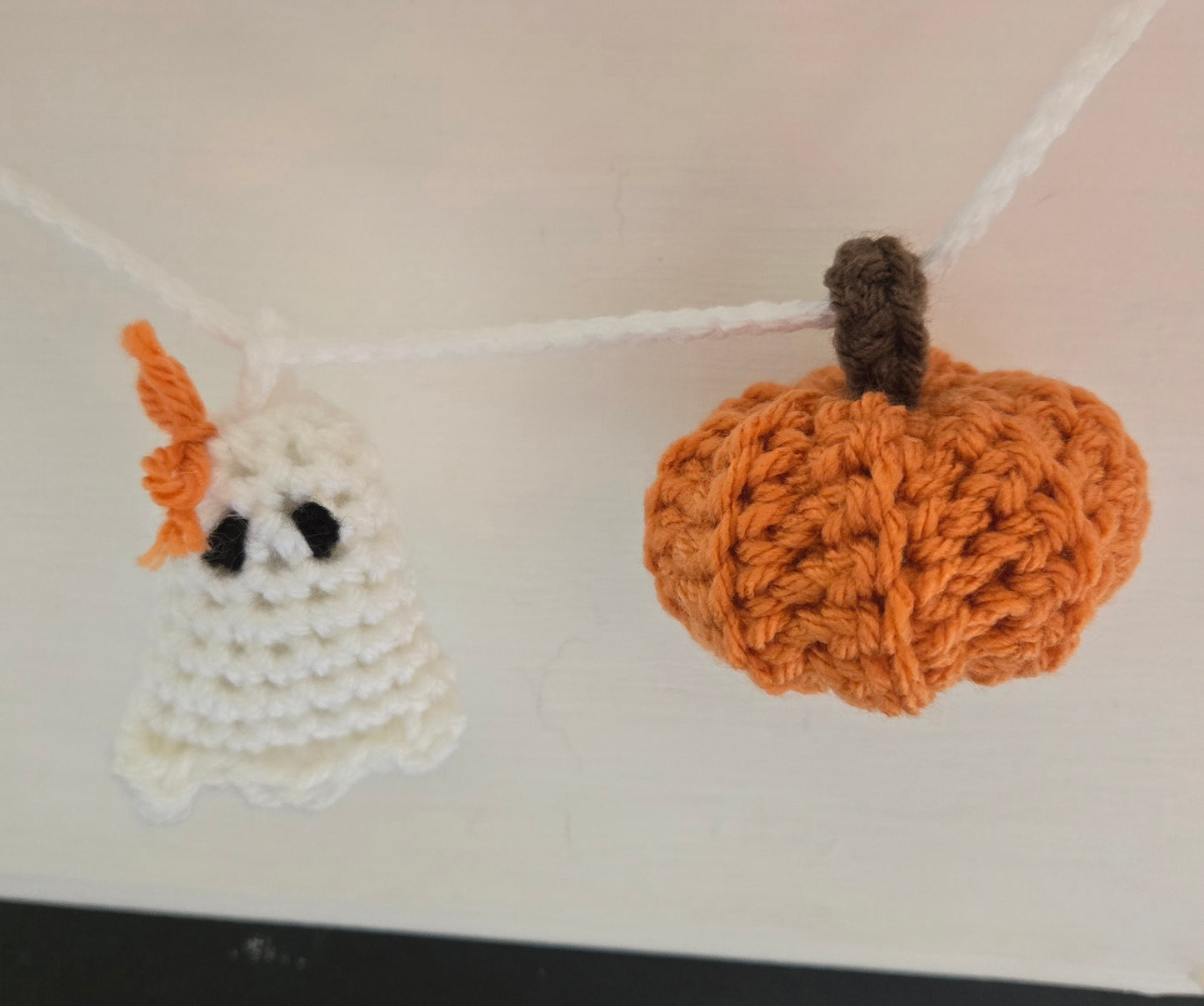 Halloween Ghosts & Pumpkins Garland – Crochet Spooky Party Decor