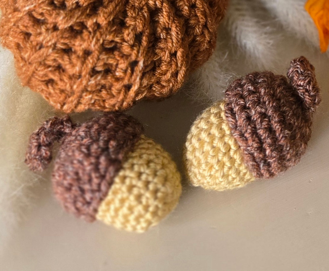 Mini Pumpkin Stack with Acorns – Heirloom Fall Décor